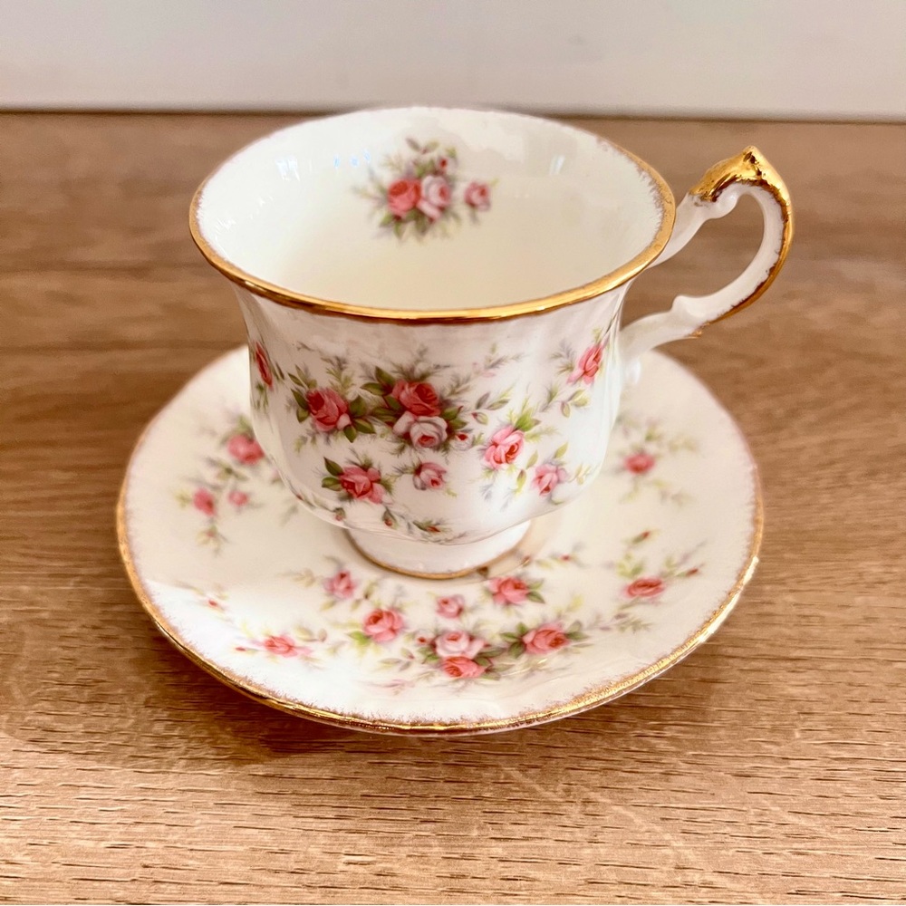 Vintage PARAGON England Bone‎ China Teacup, Saucer - VICTORIANA ROSE, Beautiful
